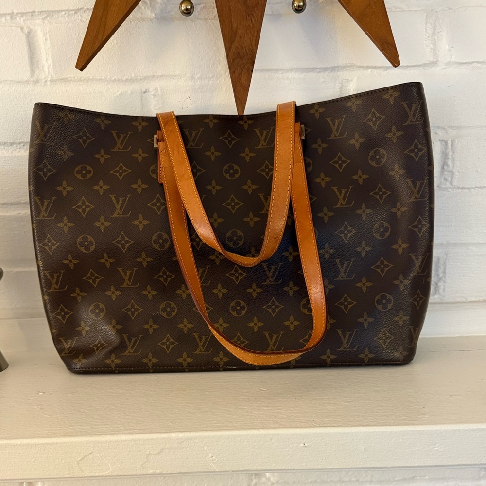 Classic LV tote